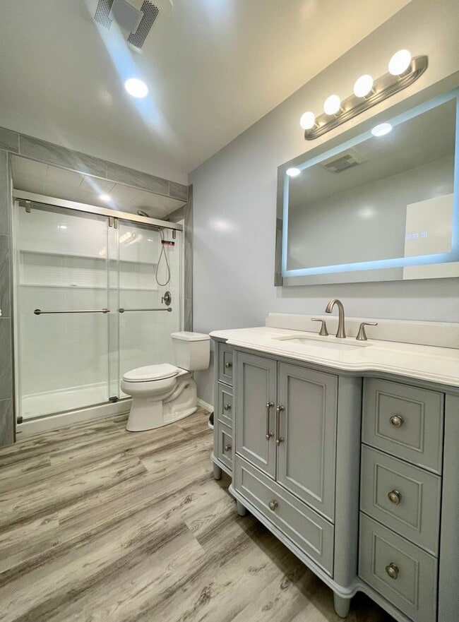 Building Photo - Del Mar Heights 1 br condo