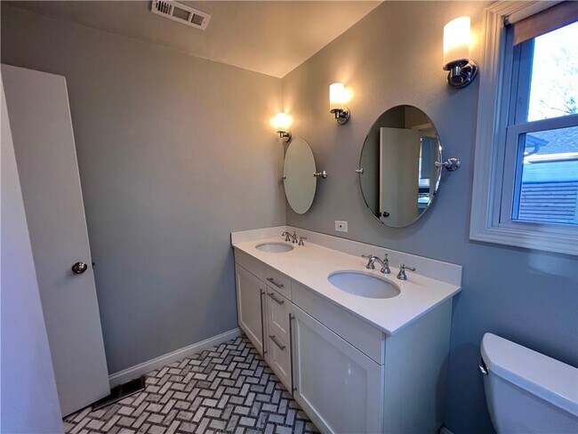 Building Photo - 436 E Prospect St