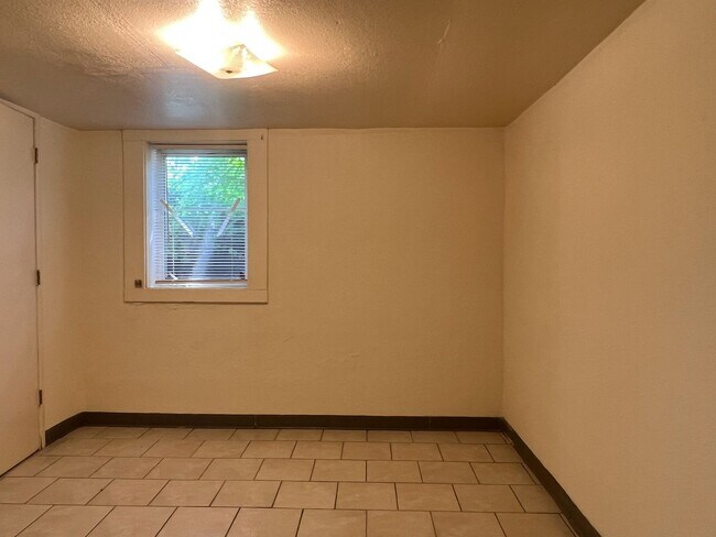 Building Photo - 1101 N Garth Ave