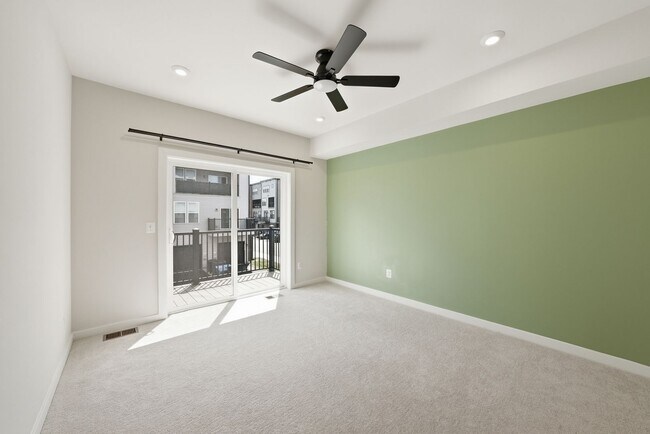 Building Photo - 43732 Transit Sq