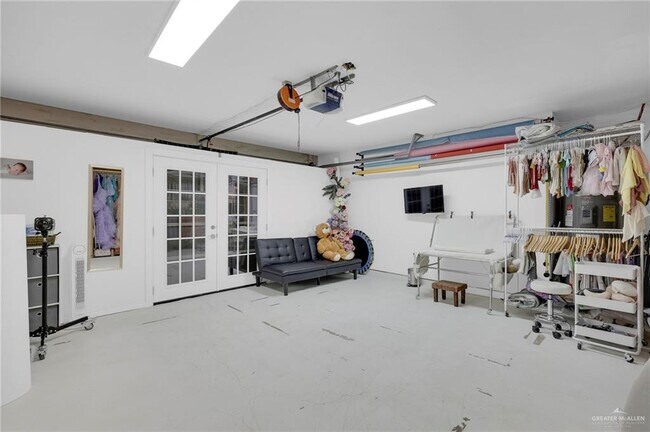 Building Photo - 32 Robin Ave