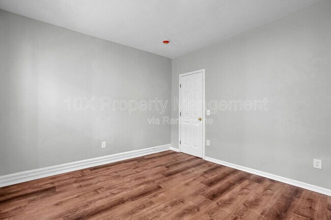 Building Photo - 556 E Whittier St