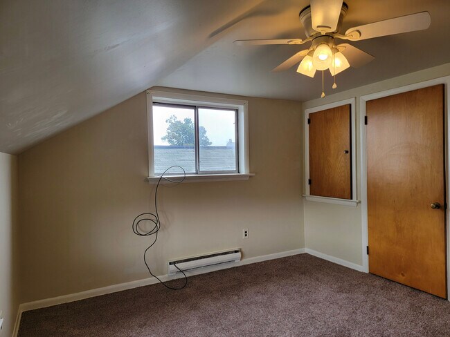 Building Photo - 984 W Main St