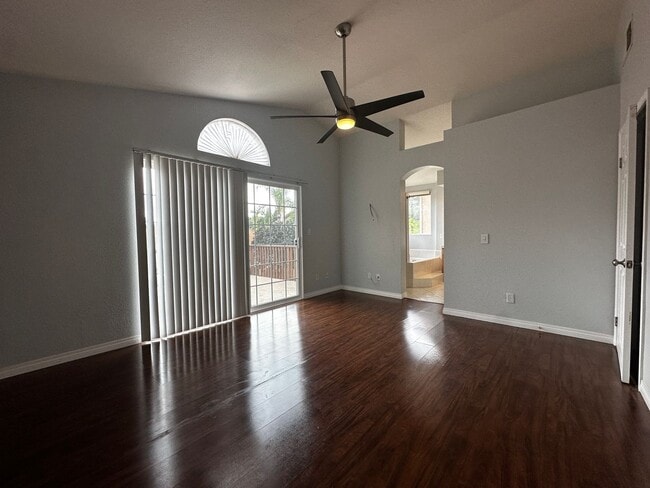 Building Photo - Santa Fe Hills 4 Bedroom Home