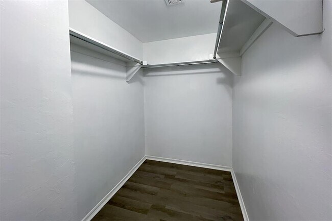 Building Photo - 2928 Cider Mill Ln