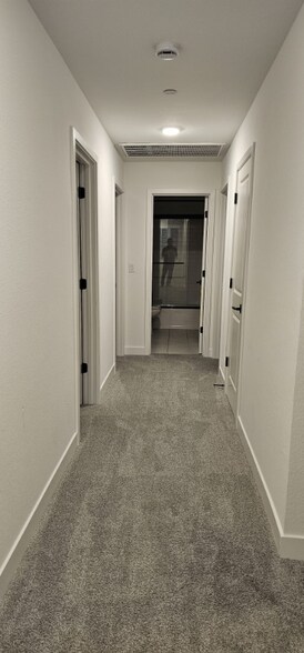 Building Photo - 15877 Mavericks Ln