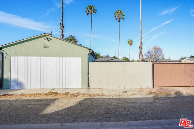 Building Photo - 14828 Saticoy St