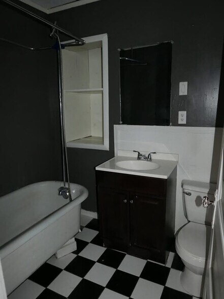 Building Photo - 116 Durland Ave