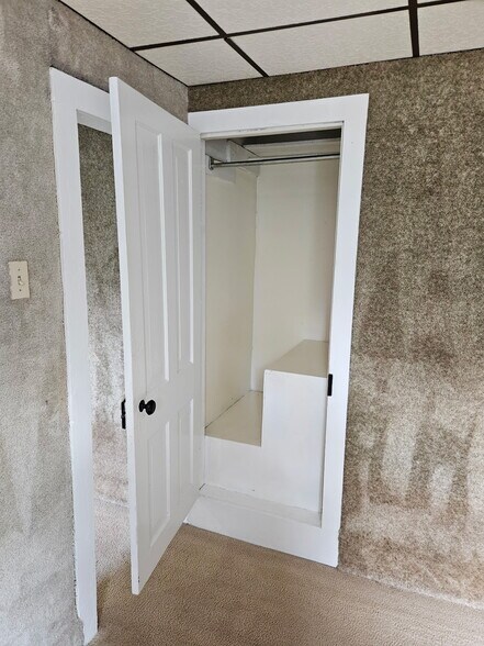 Closet - 246 Monocacy Dr