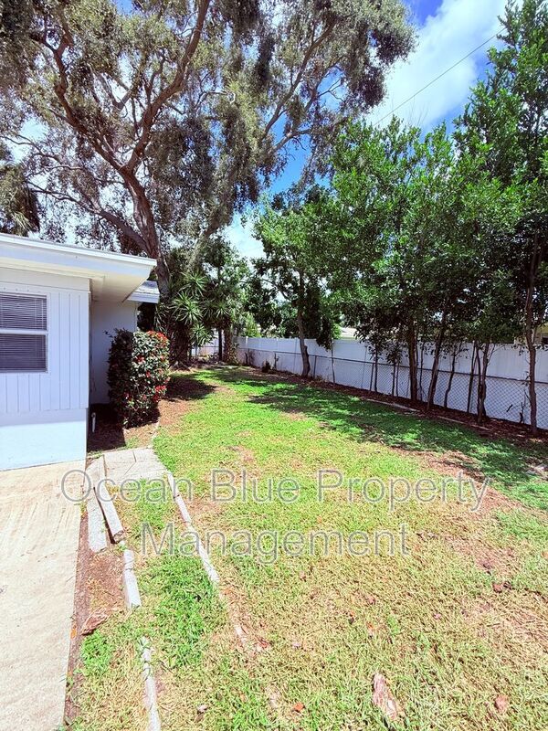 Building Photo - 13822 Brewster Dr