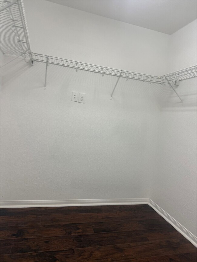 Building Photo - 10914 Overland Trail Dr