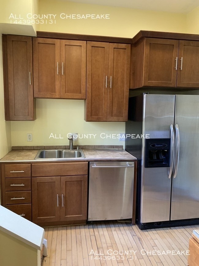 Building Photo - Beautiful Townhouse