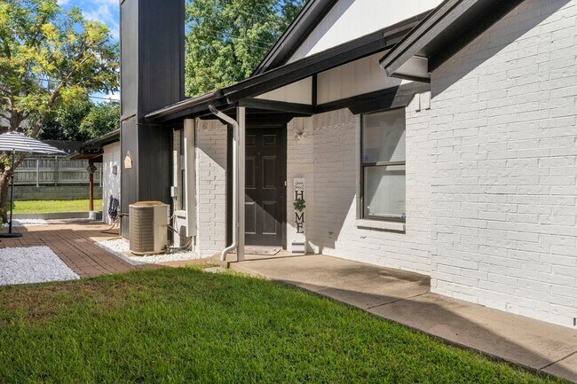 Building Photo - 408 Sycamore Ln