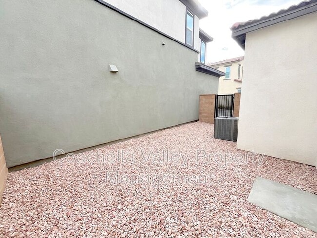 Building Photo - 41168 Emory Ln