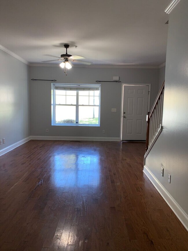 Building Photo - Lovely Eastside Townhome Condo Near Vet School- 3BR/3BATH!