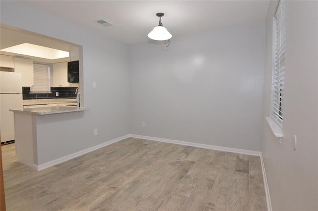 Building Photo - 8912 Circle Dr