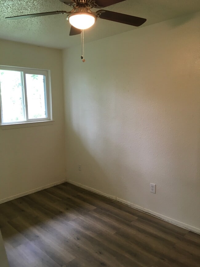 Building Photo - 5806 Cherry Park