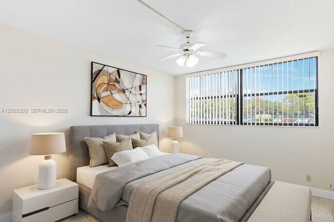 Building Photo - 16400 Golf Club Rd