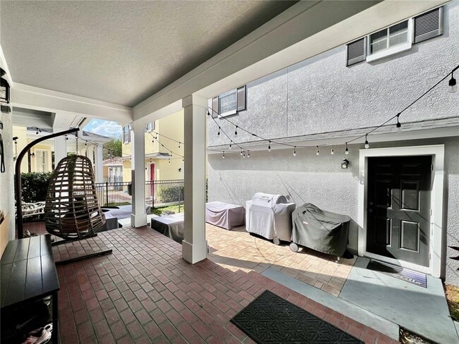 Building Photo - 16112 Loneoak View Dr