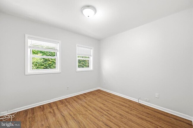 Building Photo - 928 N Bambrey St