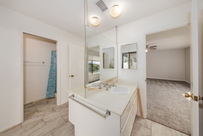 Building Photo - Remodeled Single Story Home off Huron St.