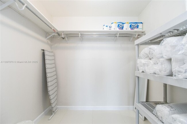 Building Photo - 485 Brickell Ave