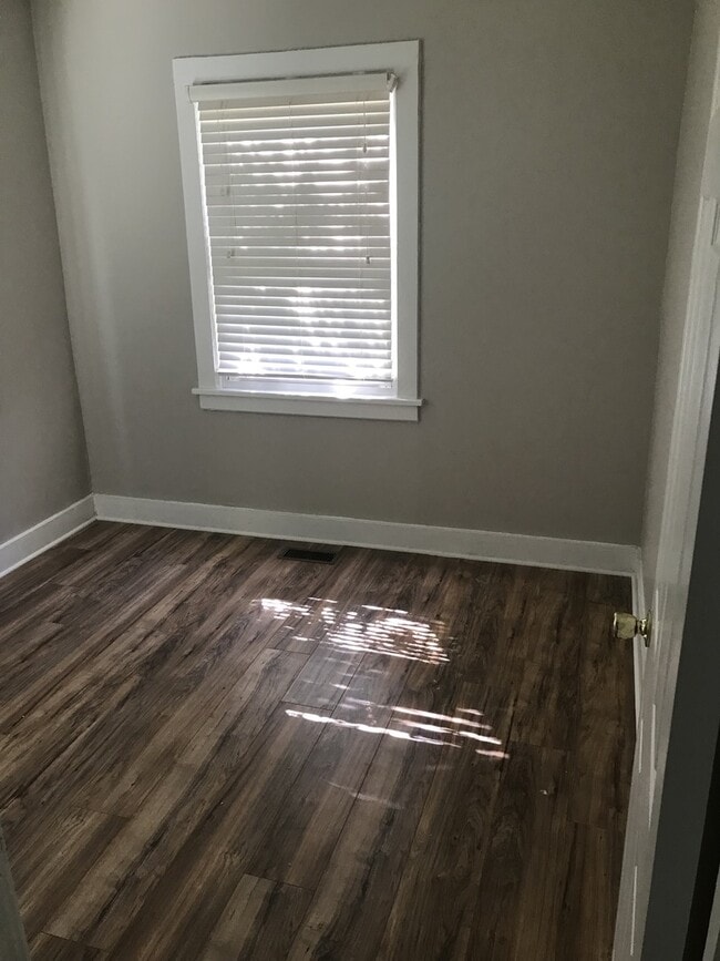 Building Photo - 1 Bed/1 Bath Home plus office in Madison with Laminate Flooring, Pet Friendly