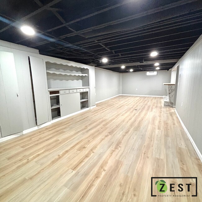 Building Photo - GORGEOUS 3 BD 1.5 BATH HOME!