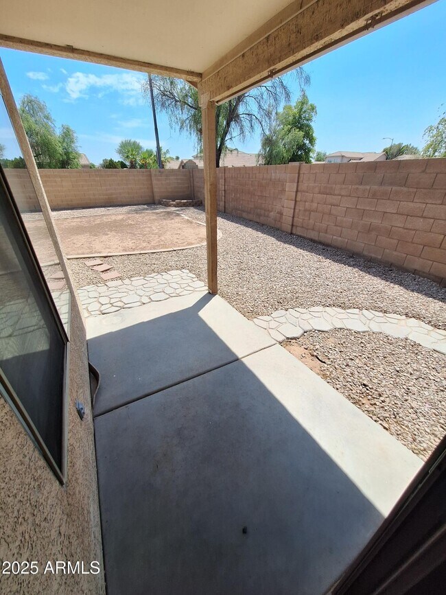 Building Photo - 13621 N 129th Dr
