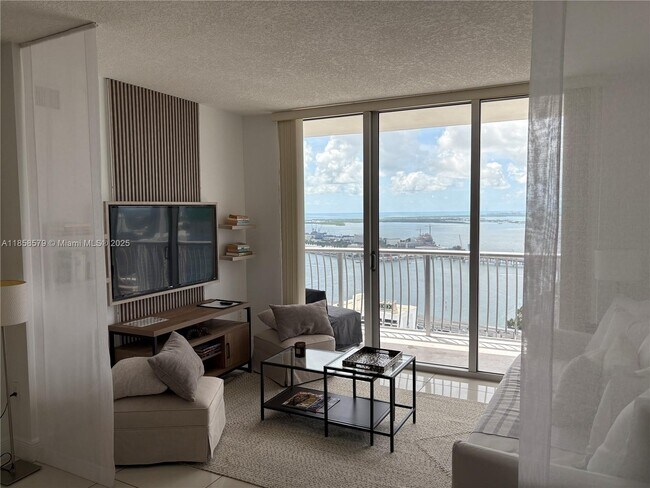 Building Photo - 1750 N Bayshore Dr