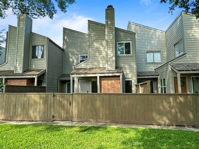 Primary Photo - 11731 Lakeside Pl Dr