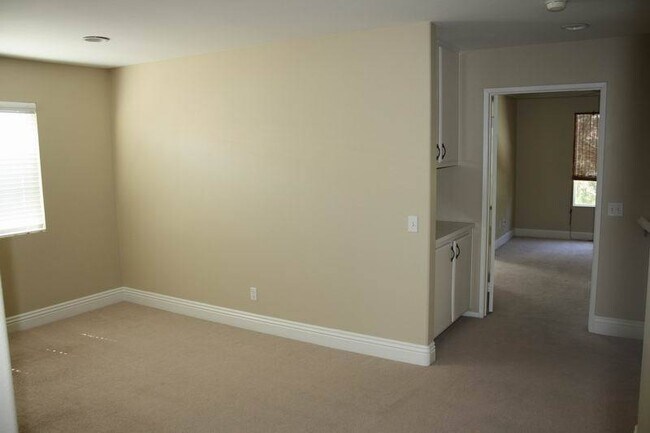Building Photo - Beautiful  3bed 2.5 ba in Paseo del Sol. Lots of Amenities! Available now!
