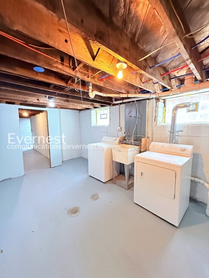 Building Photo - 3824 Tyler St