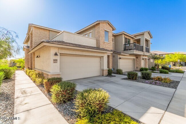 Building Photo - 5100 E Rancho Paloma Dr