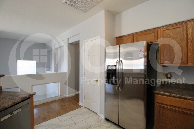 Building Photo - 525 N Miller Rd