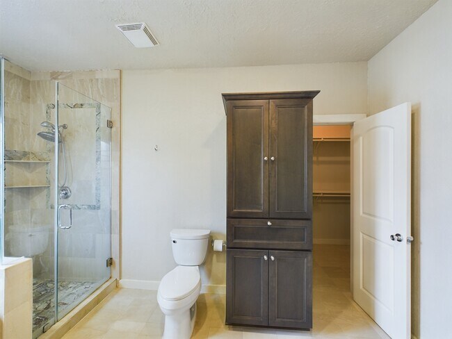 Building Photo - 2611 Lawrence St