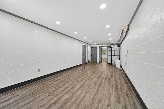 Building Photo - 3390 Tyree Springs Rd