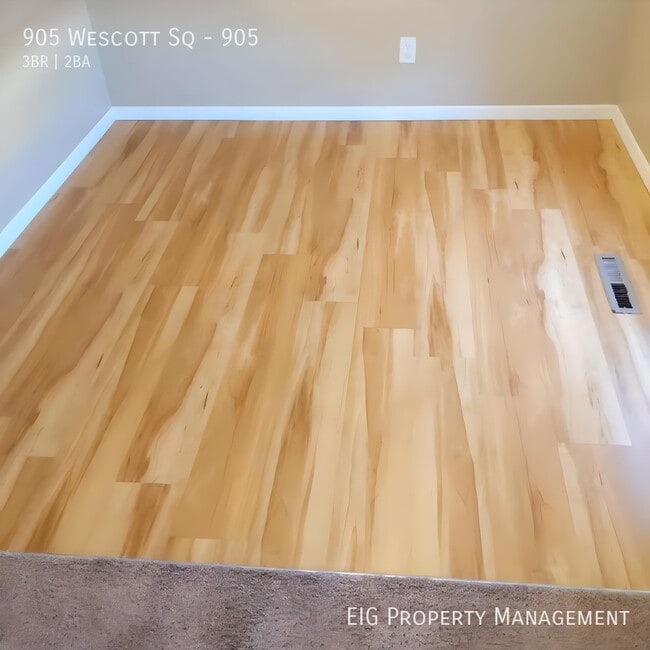 Building Photo - 905 Wescott Square