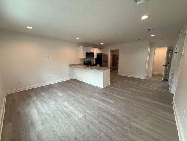 Building Photo - 32 Constitution Ave