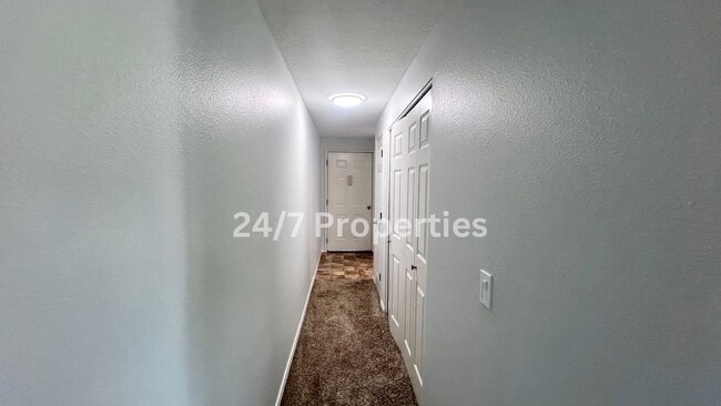 Building Photo - Upper Level 2 BD | 1 BA Apartment w/ Willamette River View - Oregon City