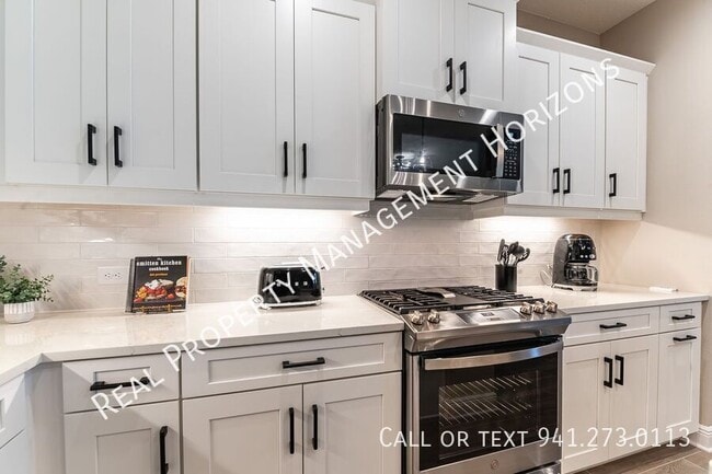 Building Photo - 2321 Blue Mahoe Ln