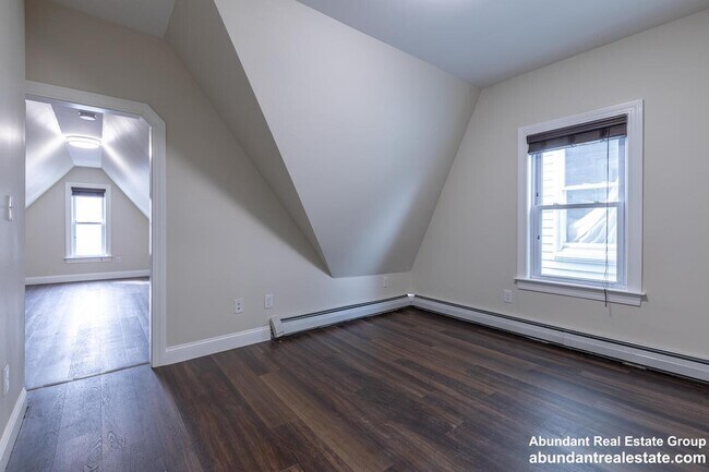 Building Photo - 376 Medford St