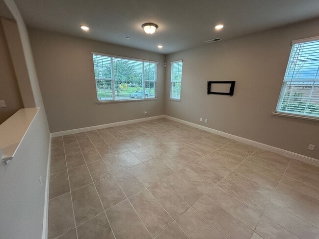 Building Photo - Stone Creek Home