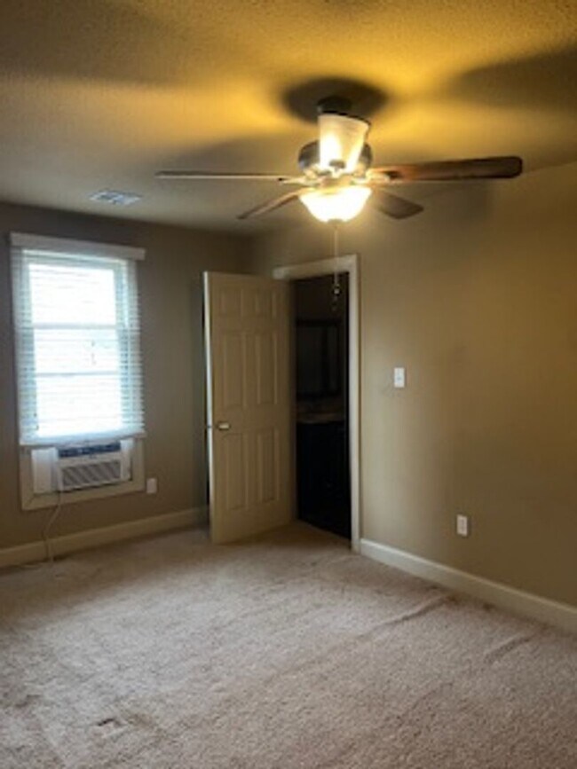 Building Photo - Spacious 5 Bed Home-Freshly Painted, New Roof, Stainless Steel Appliances, located on a Corner Lo...