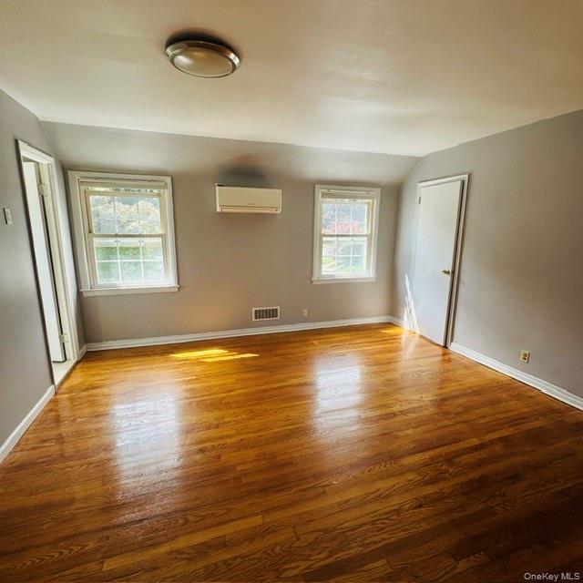 Building Photo - 168-21 Cryders Ln