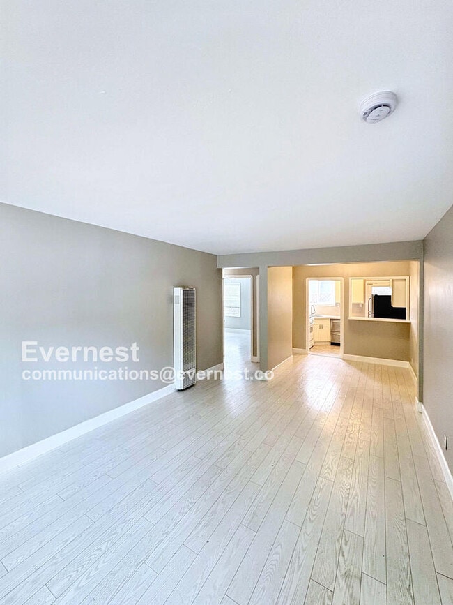 Building Photo - 924 Allerton St