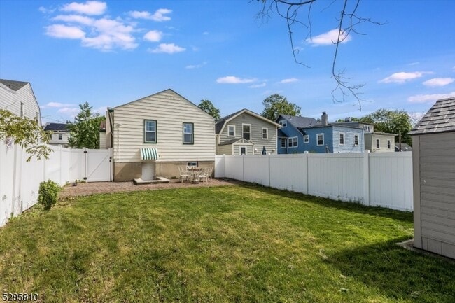 Building Photo - 33 Linden Ave