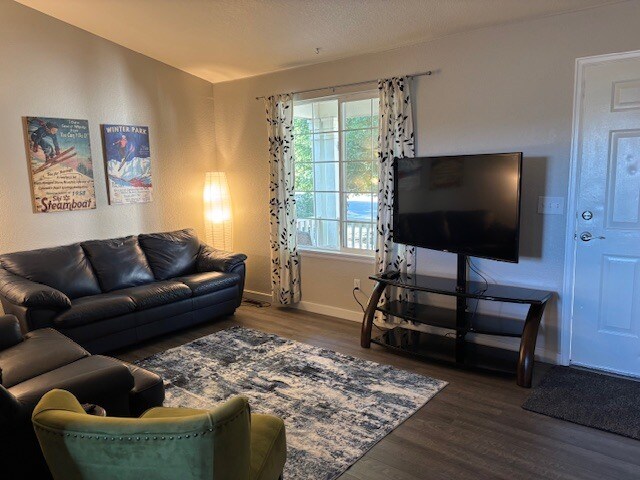 Building Photo - 403 Tynan Dr