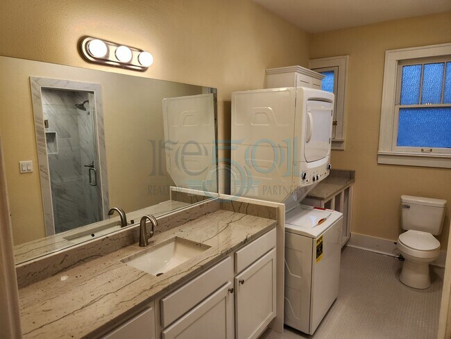 Building Photo - New Downtown Condo Feel With the Hillcrest Vibe!