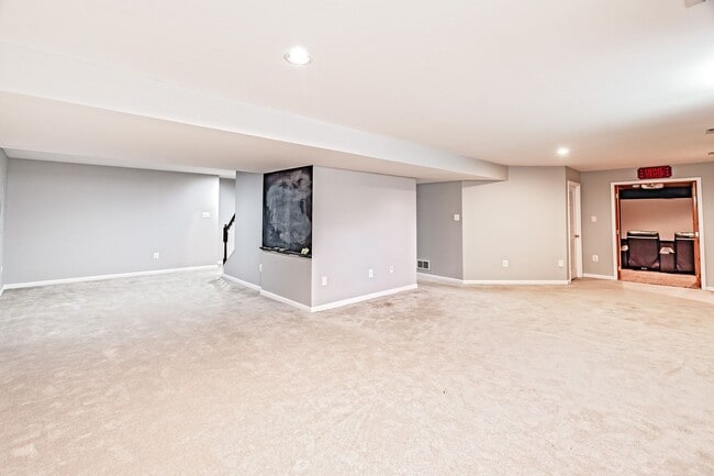 Building Photo - 917 Benalli Dr